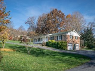 210 London Rd, Hendersonville, NC 28739