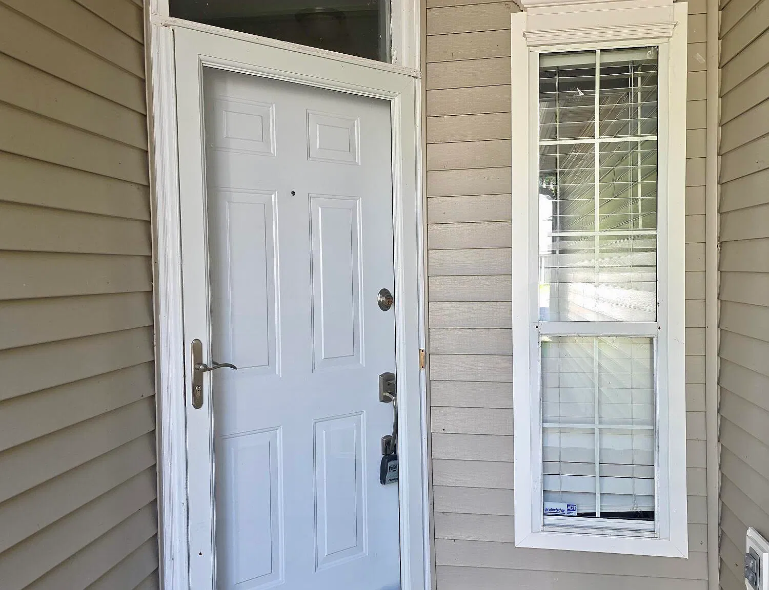 3 bed, 2.0 bath, 1782 sqft, $3,300 — Photo 2