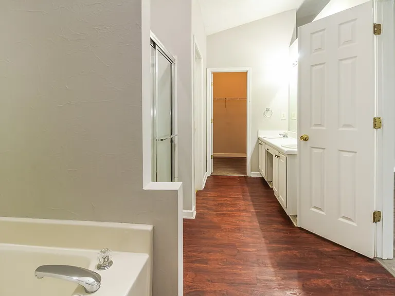 5729 Lakeview Cir — Photo 18
