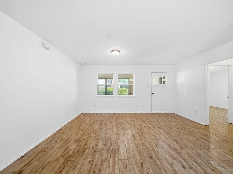 4403 Cynthia St — Photo 3