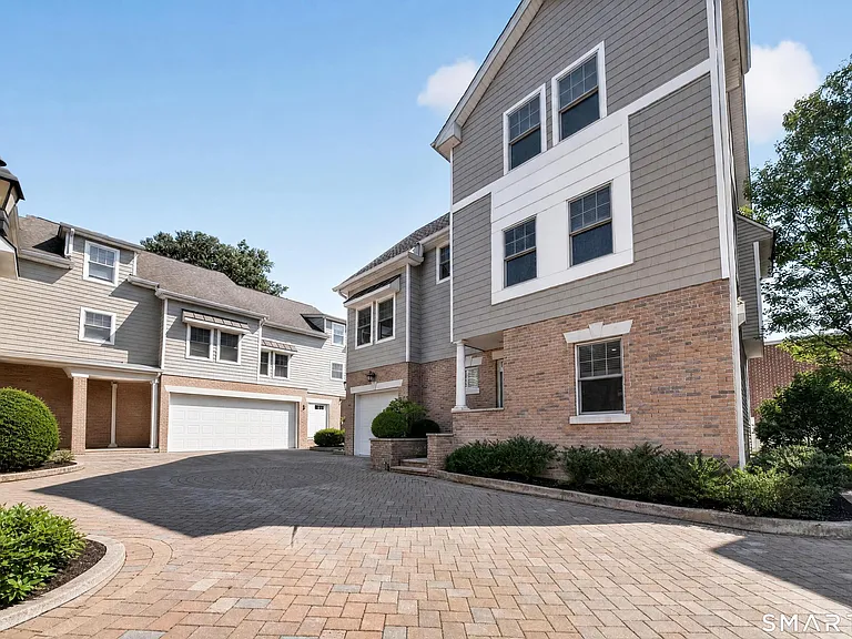 88 Maple Tree Ave #E — Photo 2