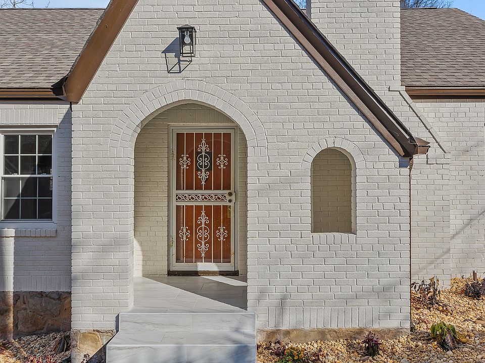 1st image of 207 Forsythe St