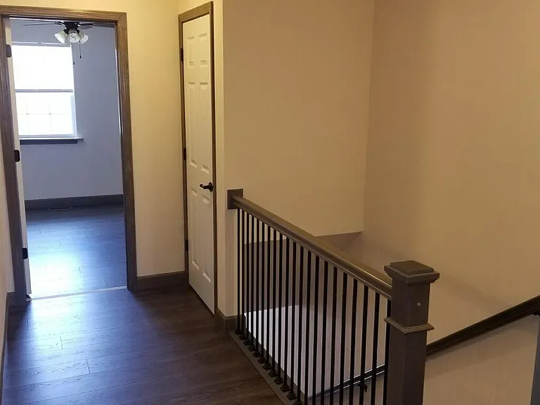 411 Meadow Dr — Photo 8