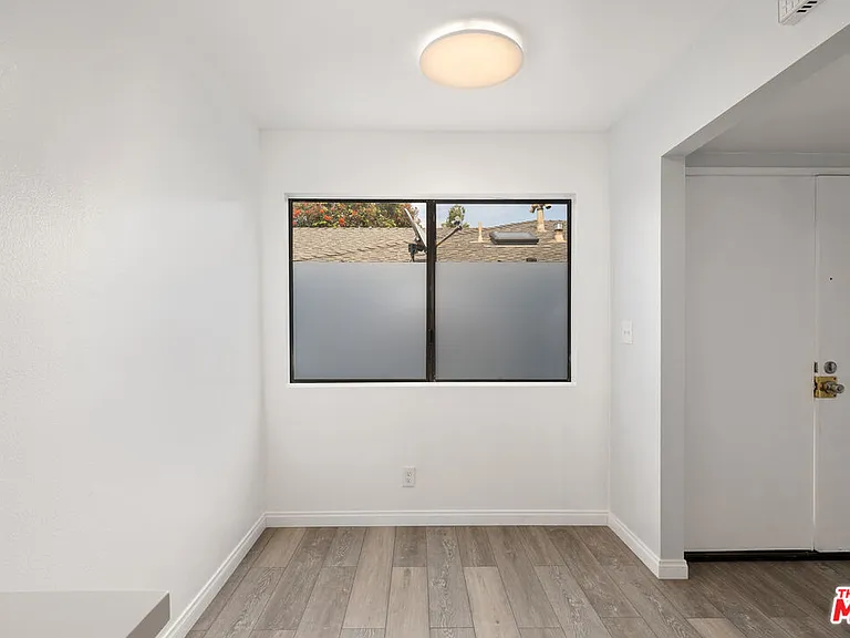 2337 Oak St #2 — Photo 11
