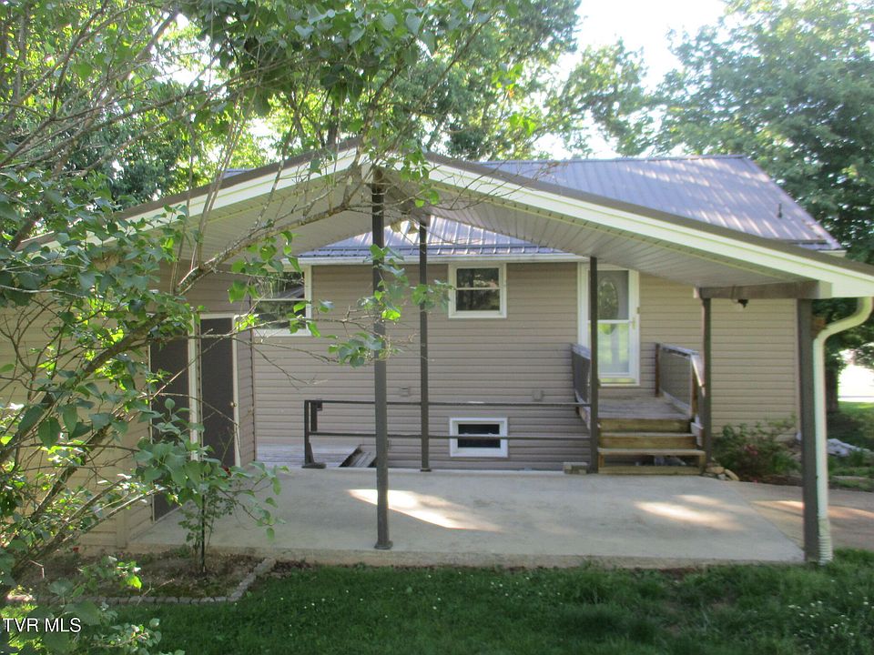 1st image of 300 Lakeview Cir