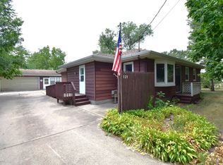 121 E Dunkerton Rd, Cedar Falls, IA 50613
