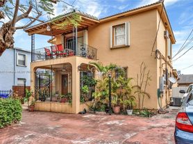 935 SW 11th Ave, Miami, FL