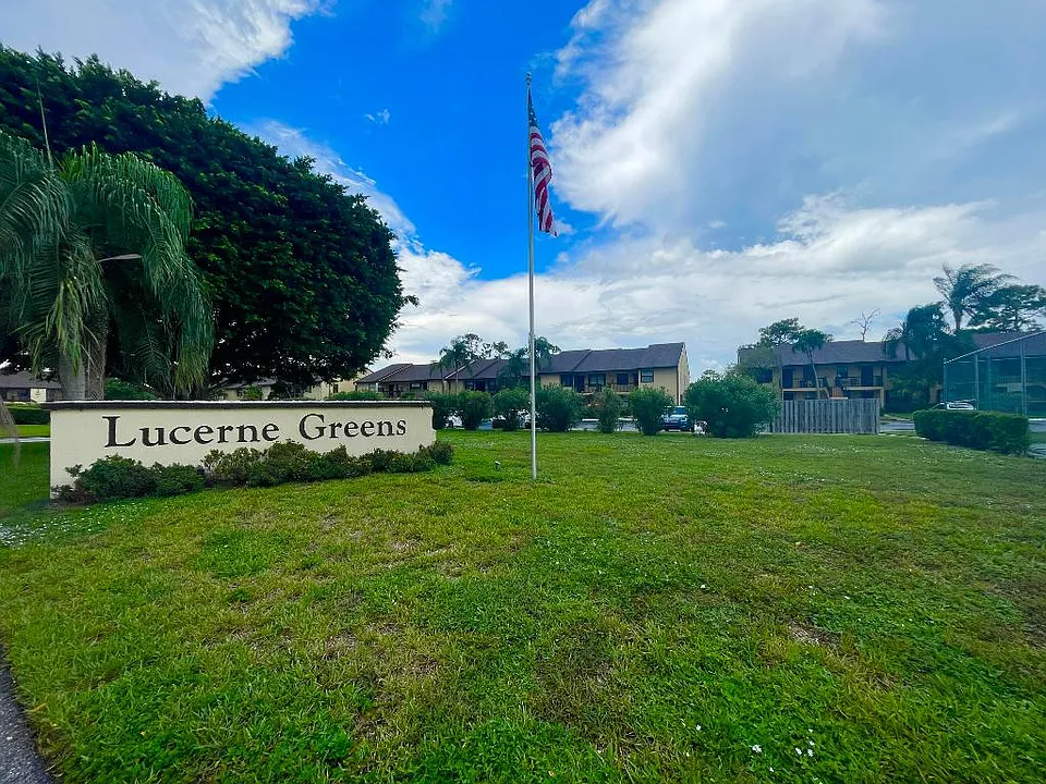 4698 Lucerne Lakes Blvd E #203