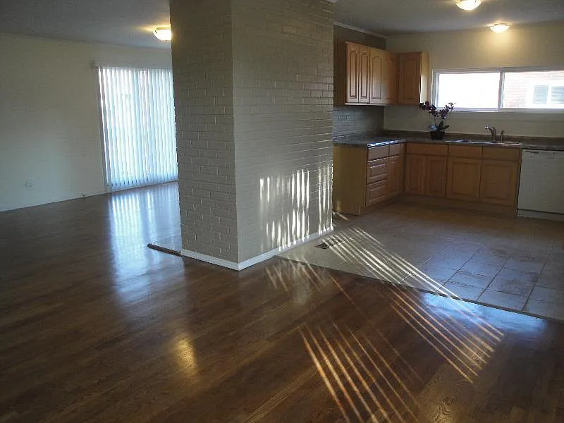 4 bed, 1570 sqft, $2,395 — Photo 4