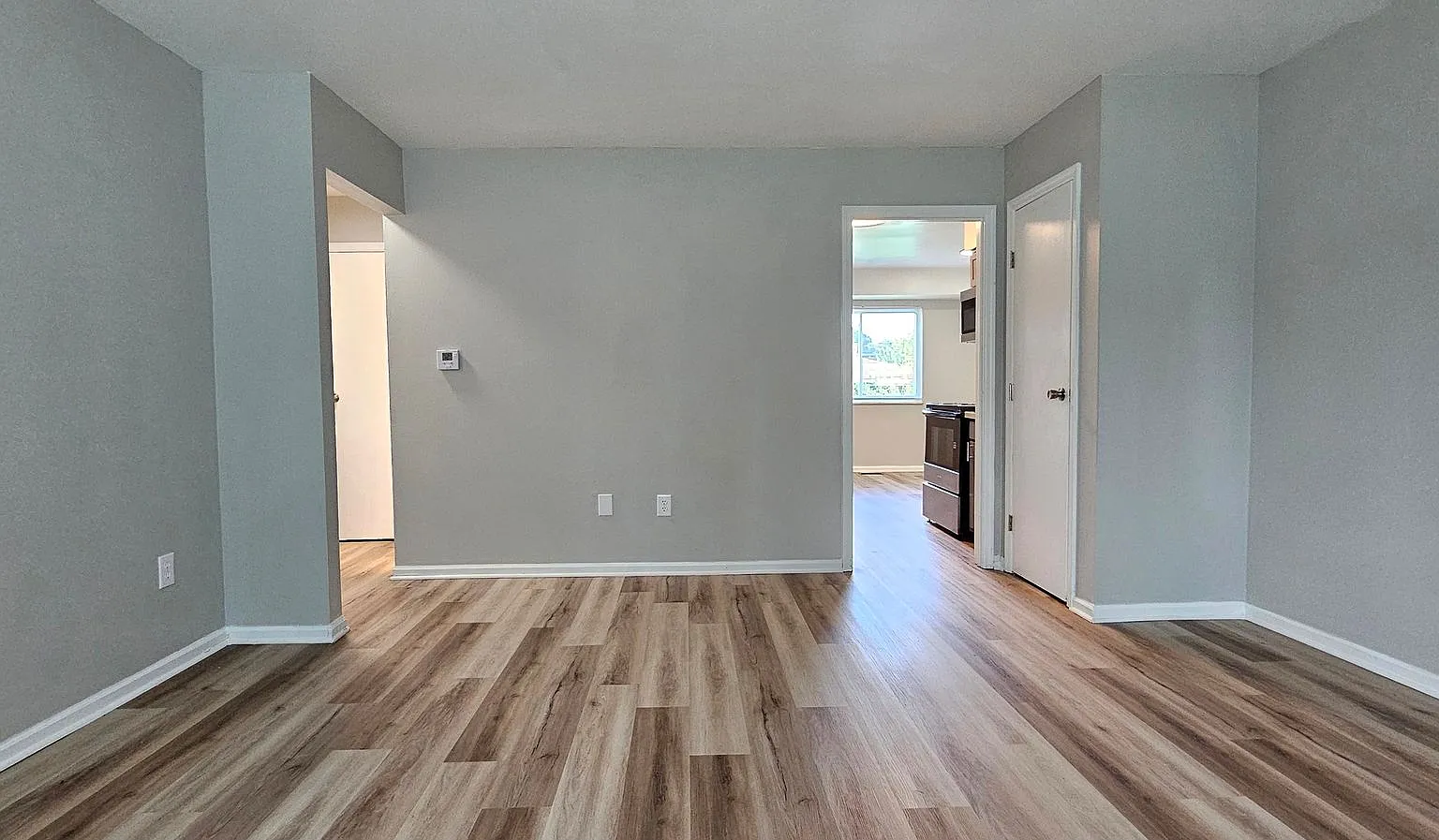 3030-3032 Creekview Circle — Photo 2