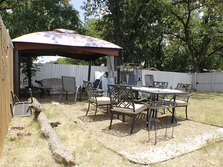3812 Oak St — Photo 16
