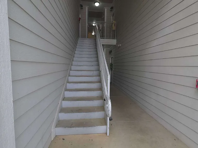 321 Gallery Dr #202 — Photo 3