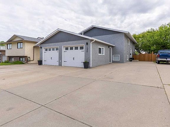 2nd image of 130 Chippewa Cres W