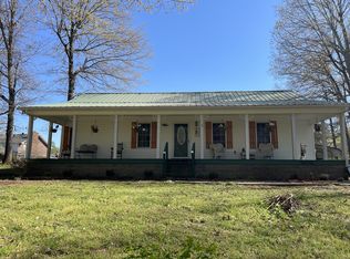 1051 Gloria Dr, Chapmansboro, TN 37035