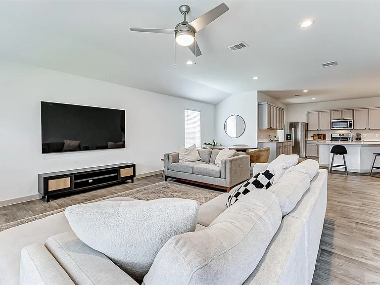 1731 William Scott St — Photo 22