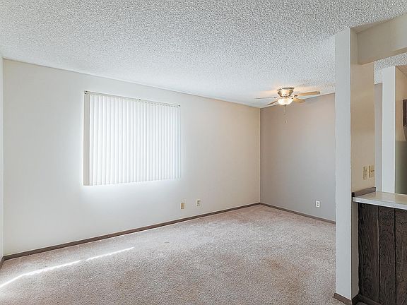 2nd image of 1327 D St #1X1