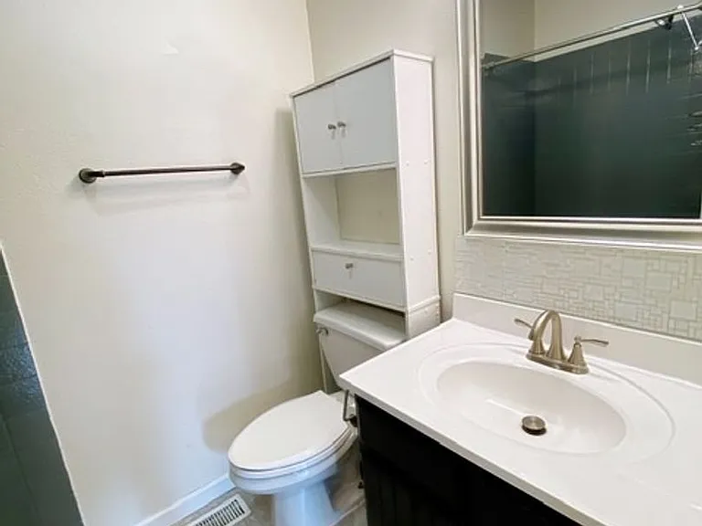 7270 Huntsmen Cir #F — Photo 21