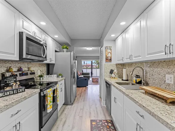 13355 SW 16th Ct APT 211E, Pembroke Pines, FL 33027