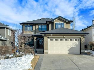 22 W Valley Creek Rd NW, Calgary, AB T3B 5T9