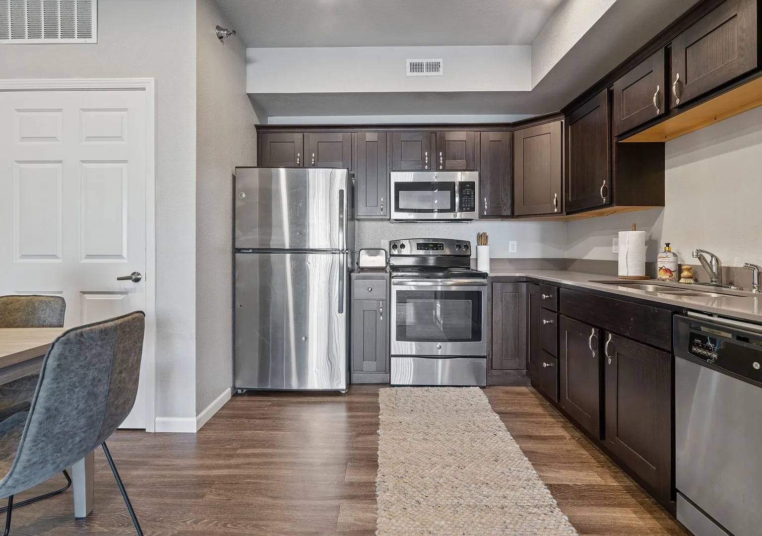 1123 Bluegrass Cir — Photo 1