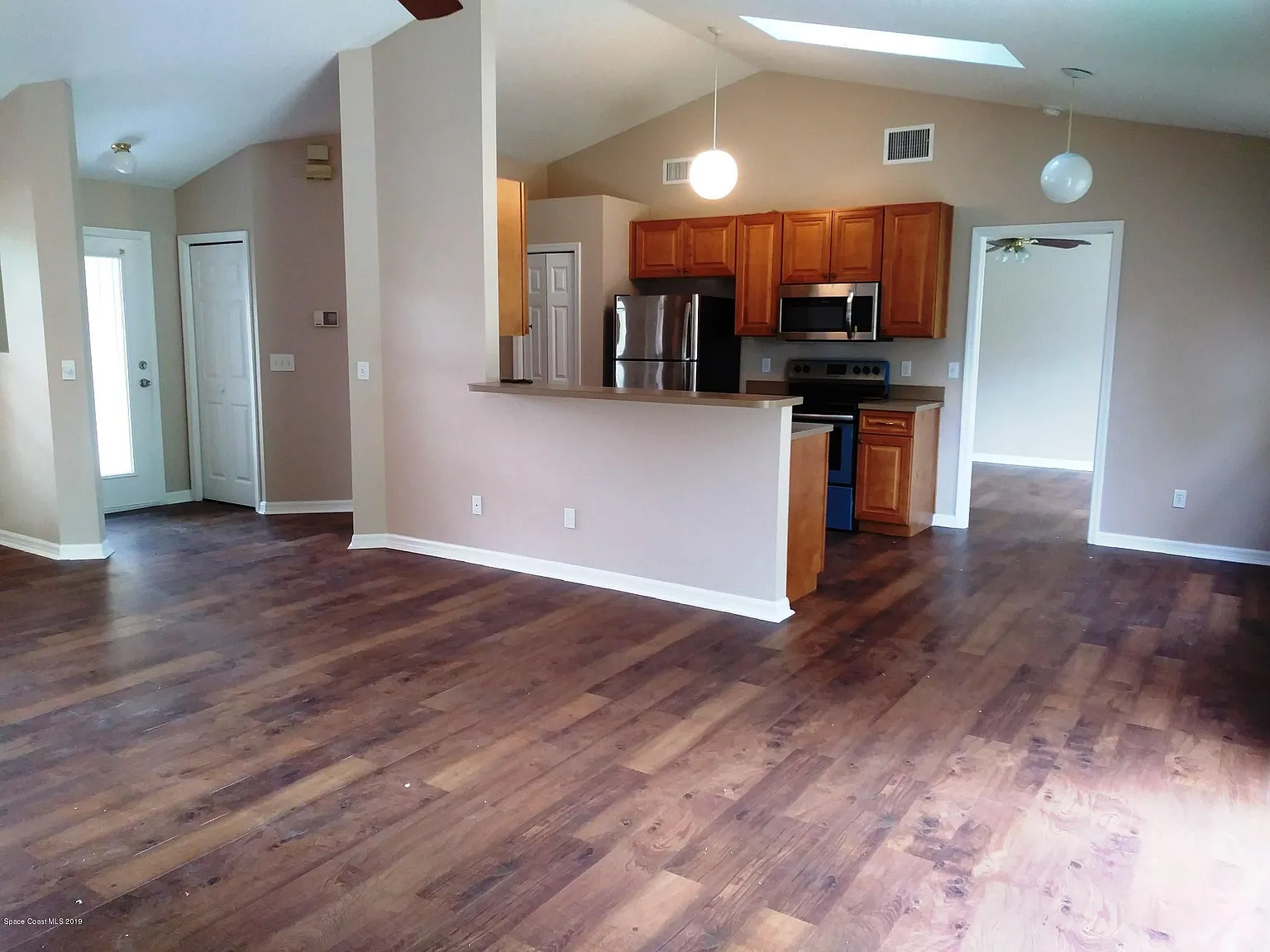 3 bed, 2.0 bath, 1342 sqft, $1,895 — Photo 2