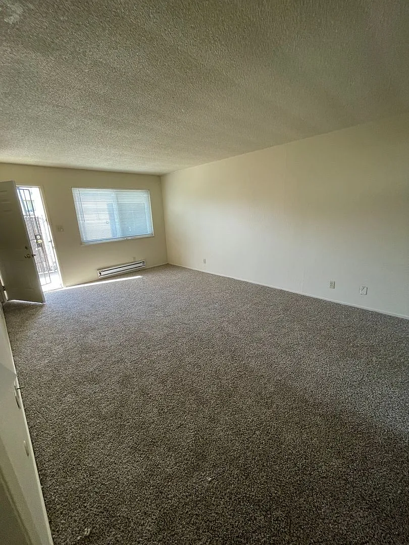 350 - 2905 Old Almaden Rd — Photo 2
