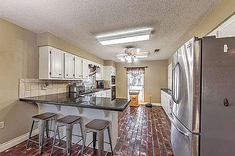 4th image of 217 Louisa St