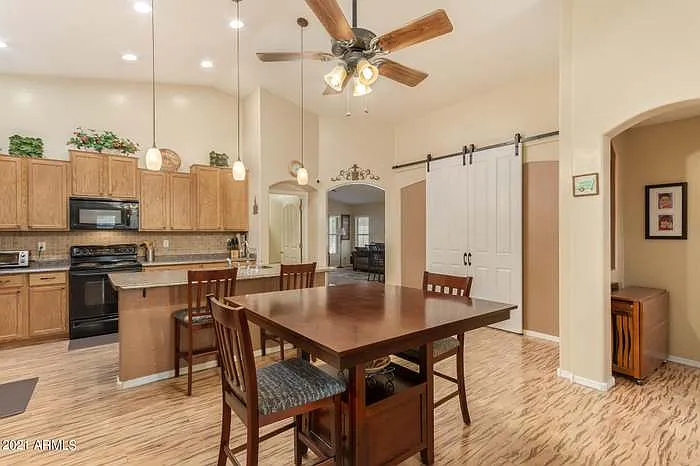 2638 S 85th Dr — Photo 11