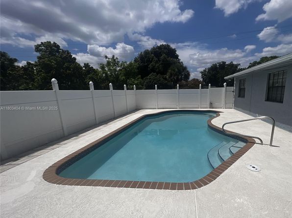 1590 SW 139th Ave