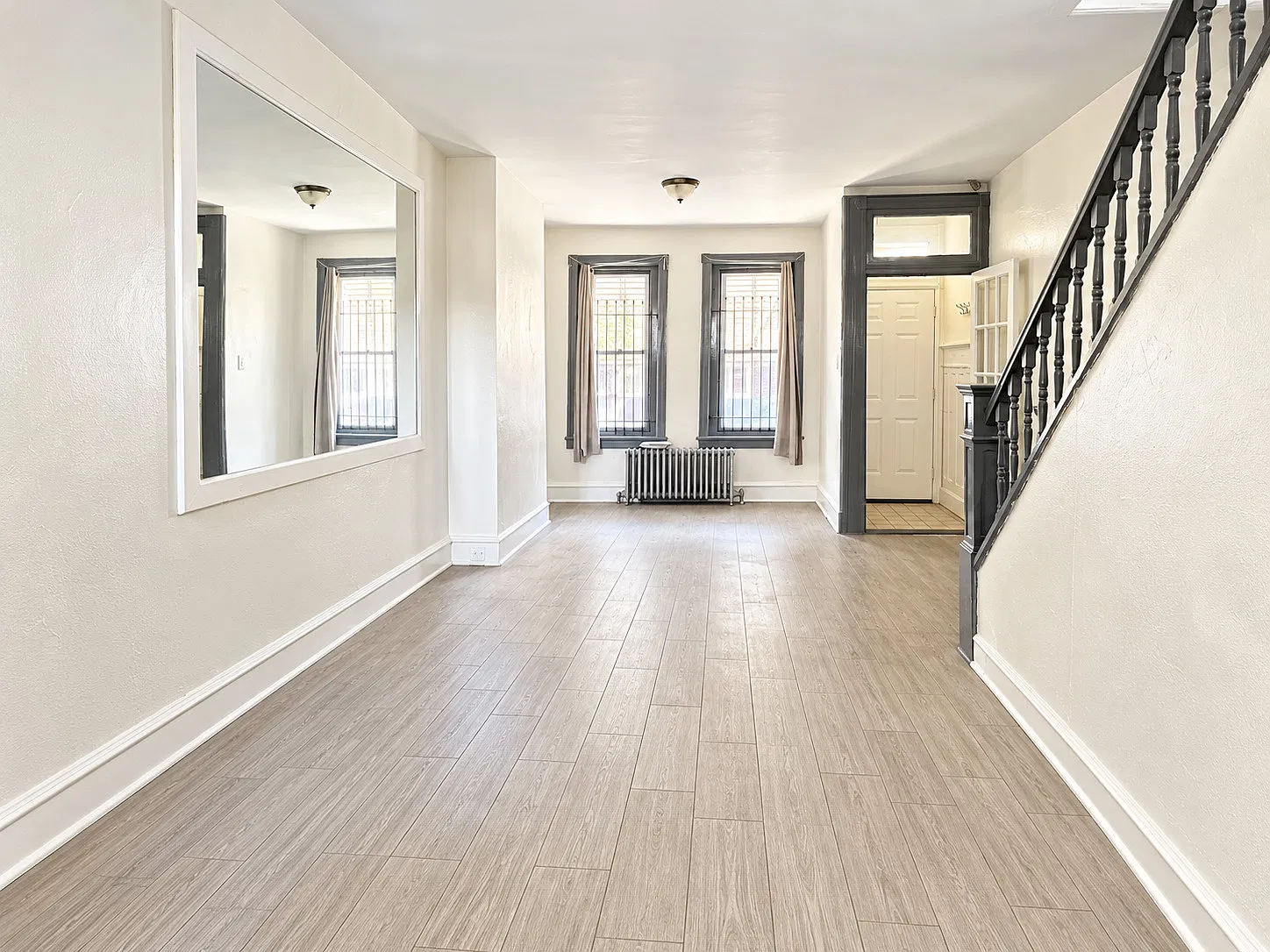 Spacious 3-Bedroom Harrowgate Rowhome with Bright Primary Bedroom — Photo 2