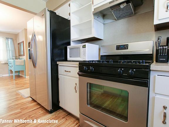 4th image of 4209 Yorkshire Dr