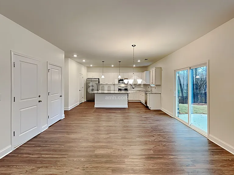 1410 Ashlyn Ct — Photo 6