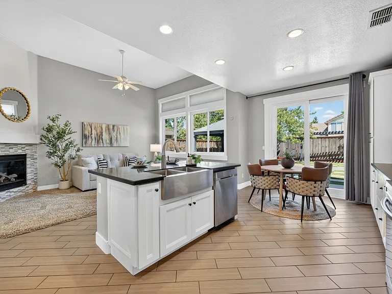 107 Lembi Dr — Photo 8
