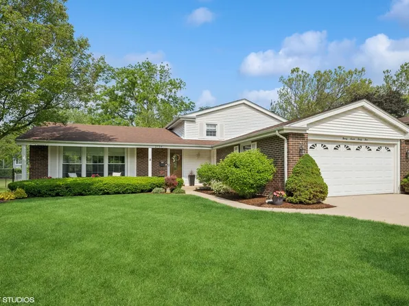 2734 N Dryden Pl, Arlington Heights, IL 60004