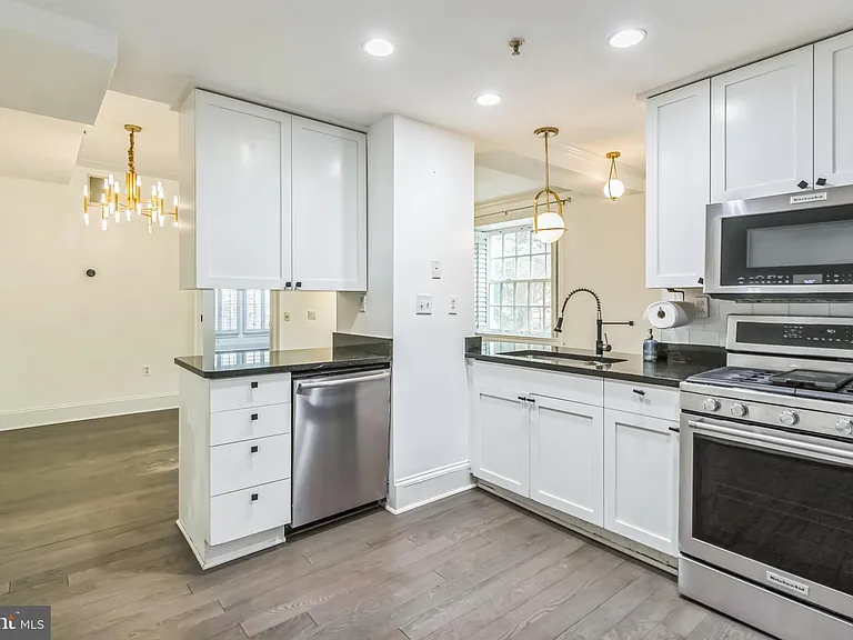 1750 16th St NW #13 — Photo 3