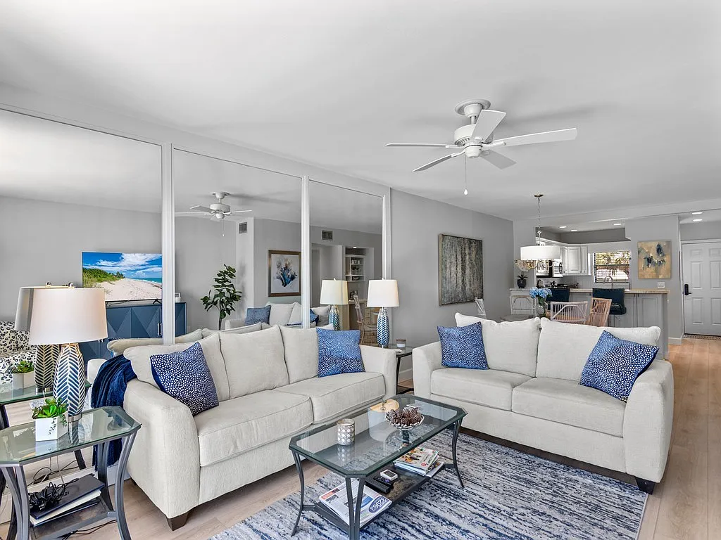 Building Photo - 3939 Ocean Dr #204B