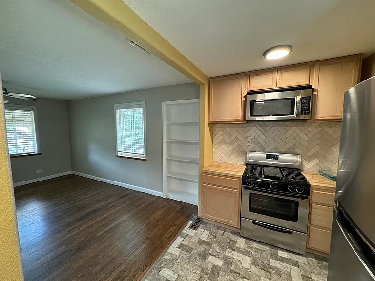 1054 Leyden St — Photo 30