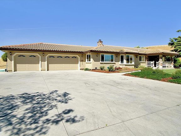 2nd image of 928 Foxhill Cir