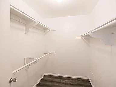 6535 Haskell Ave — Photo 12