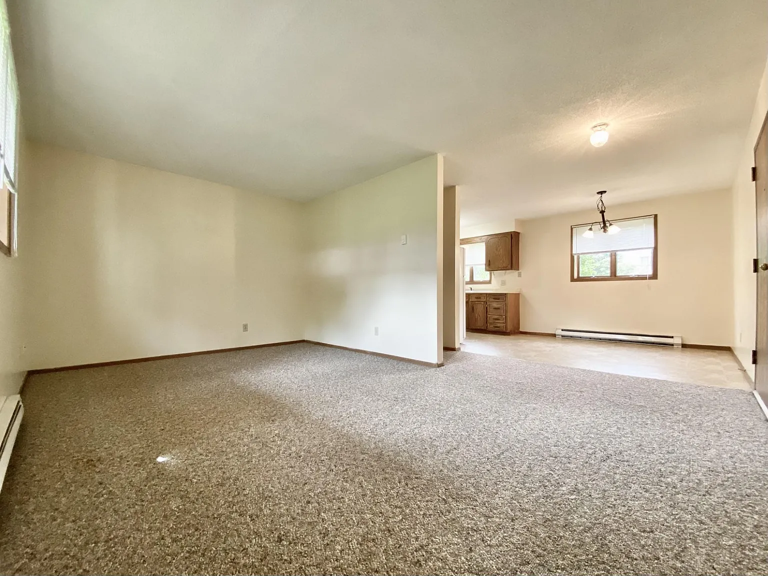 840 E 6th St — Photo 3