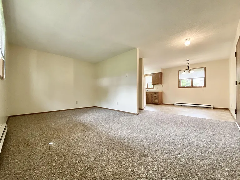 840 E 6th St #5 — Photo 3