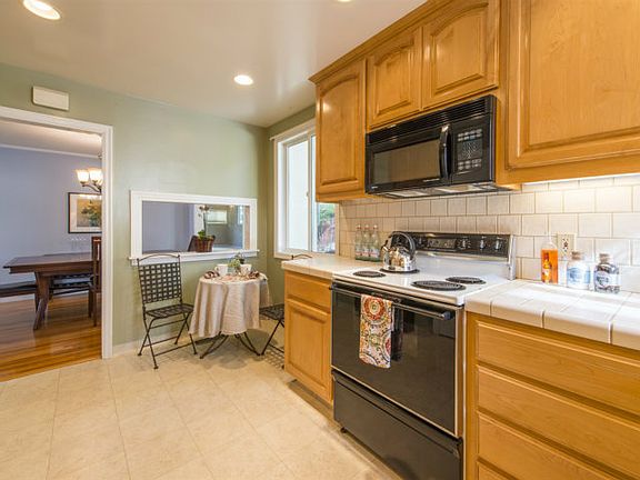3rd image of 1118 Villa Ave