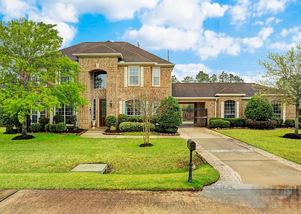 1st image of 2206 Lakeway Dr