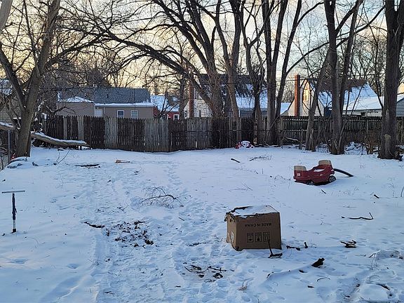 5th image of 15481 Patton St