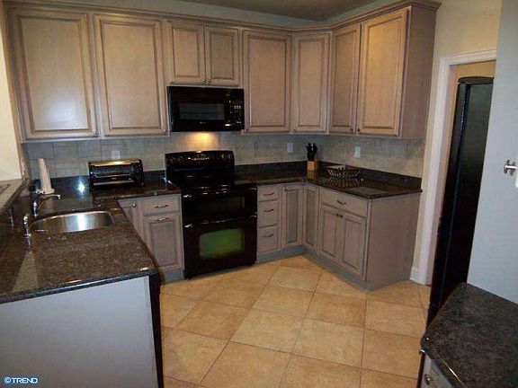 5th image of 5059 Woodbine Ave