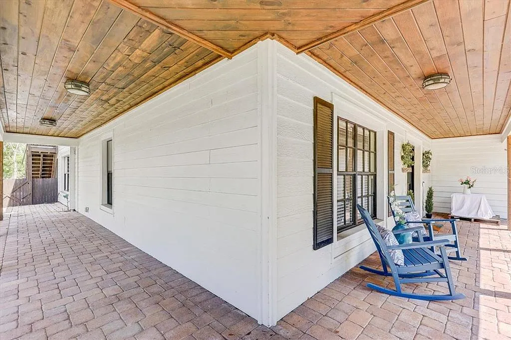5 bed, 6.0 bath, 4004 sqft, $5,900 — Photo 4