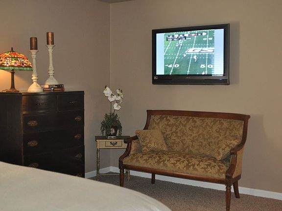Master Bedroom (2)