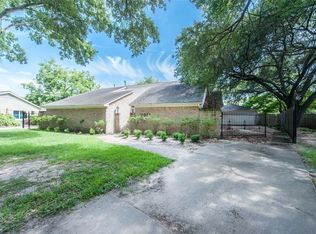 10051 Locke Ln, Houston, TX 77042