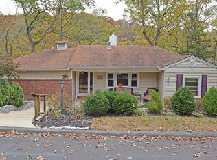 54 Orchard Ln, Saint Louis, MO 63122