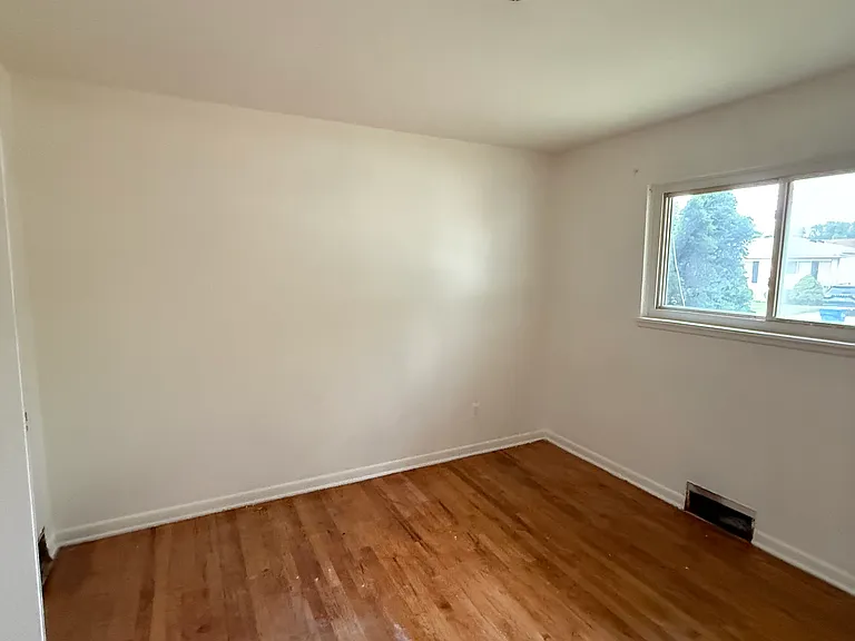 23273 Blackett Ave — Photo 2
